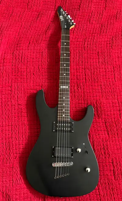 Made in Korea in the Unsung Factory 2001. Like new condition. EMG HZ pickup in the bridge position....