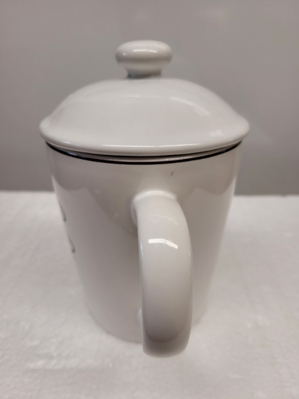 Vtg Retro Tim Hortons 2 Cup Tea Pot With Lid in Arts & Collectibles in Dartmouth - Image 2
