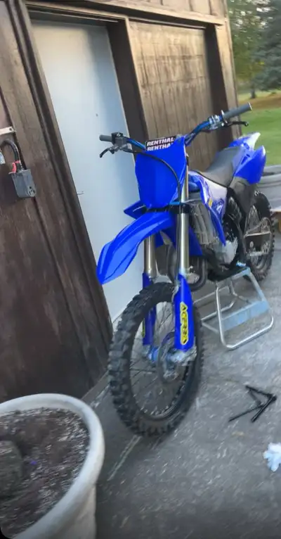 yz125, 50hrs well maintained. oil changes every second ride same with air filter.