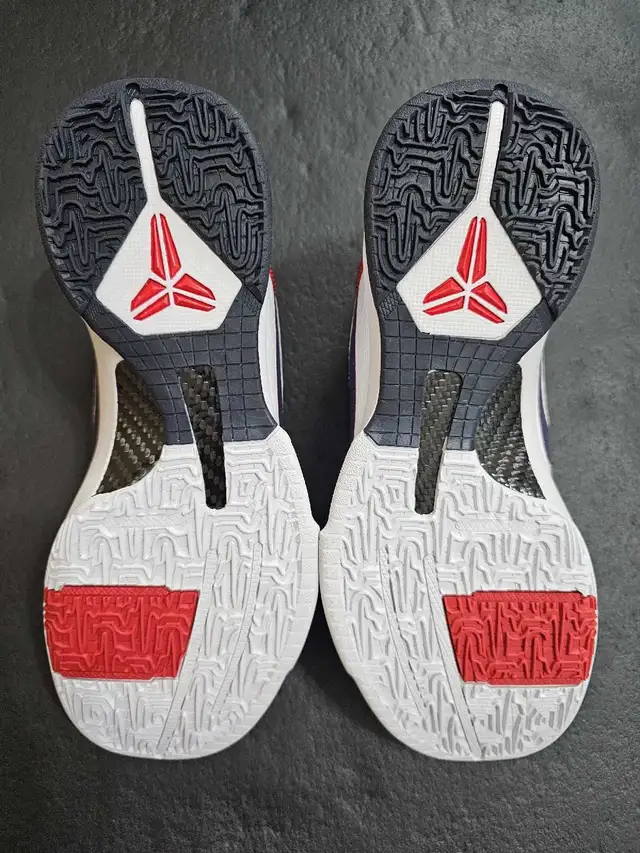 Kobe 5 USA in Men's Shoes in Mississauga / Peel Region - Image 6