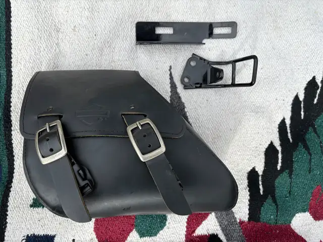 Harley Davidson “Dyna” SwingArm Bar Bag in Street, Cruisers & Choppers in Winnipeg - Image 3