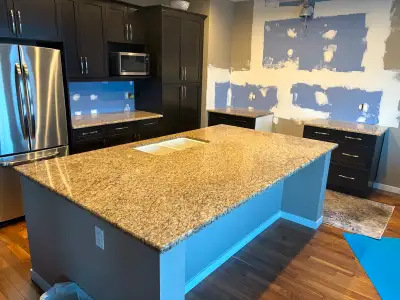 I am selling used granite countertops, perfect for upgrading your kitchen or a basement suite! These...