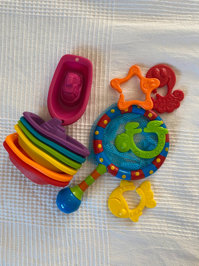 Baby/Toddler bath tub toys in Bathing & Changing in Sudbury