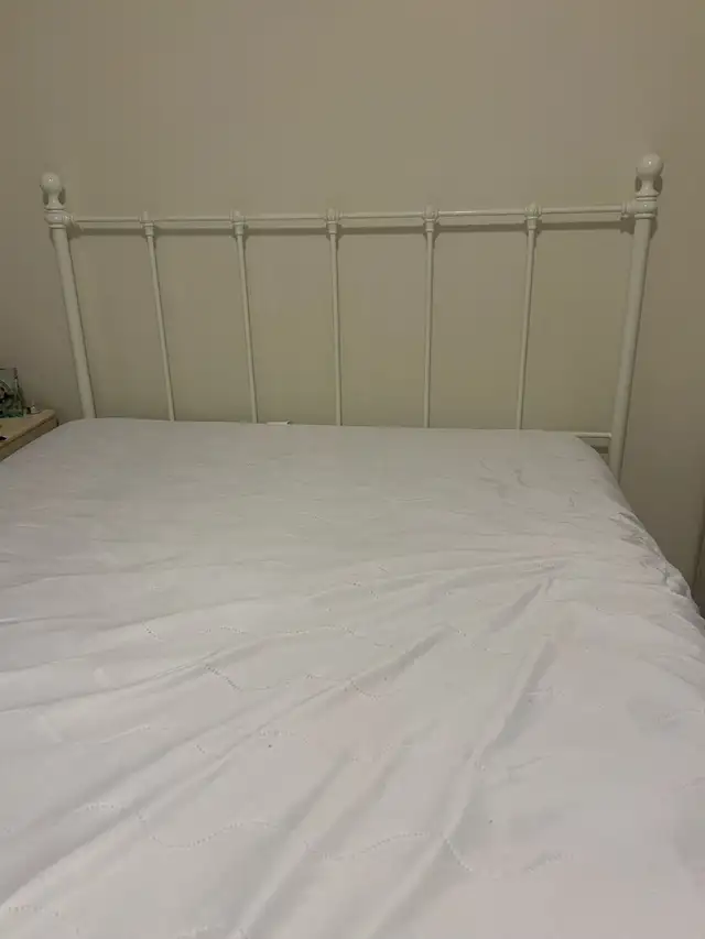 Metal Bed Frame in Beds & Mattresses in Oshawa / Durham Region - Image 4