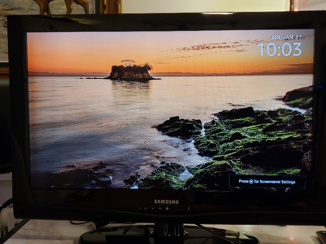 Samsung 32" TV with Amazon Fire TV + remote in TVs in Ottawa