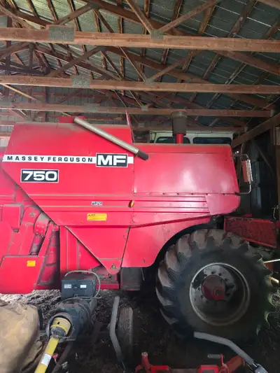 Late model 750 Massey Ferguson Grey Cab Combine with 9115 flex head & Massey head with 6 belt white...