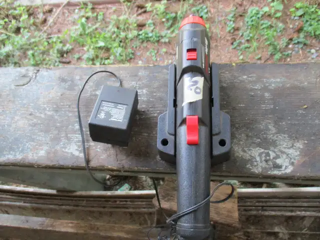 Craftsman 2.4v driver in Power Tools in Delta/Surrey/Langley - Image 2