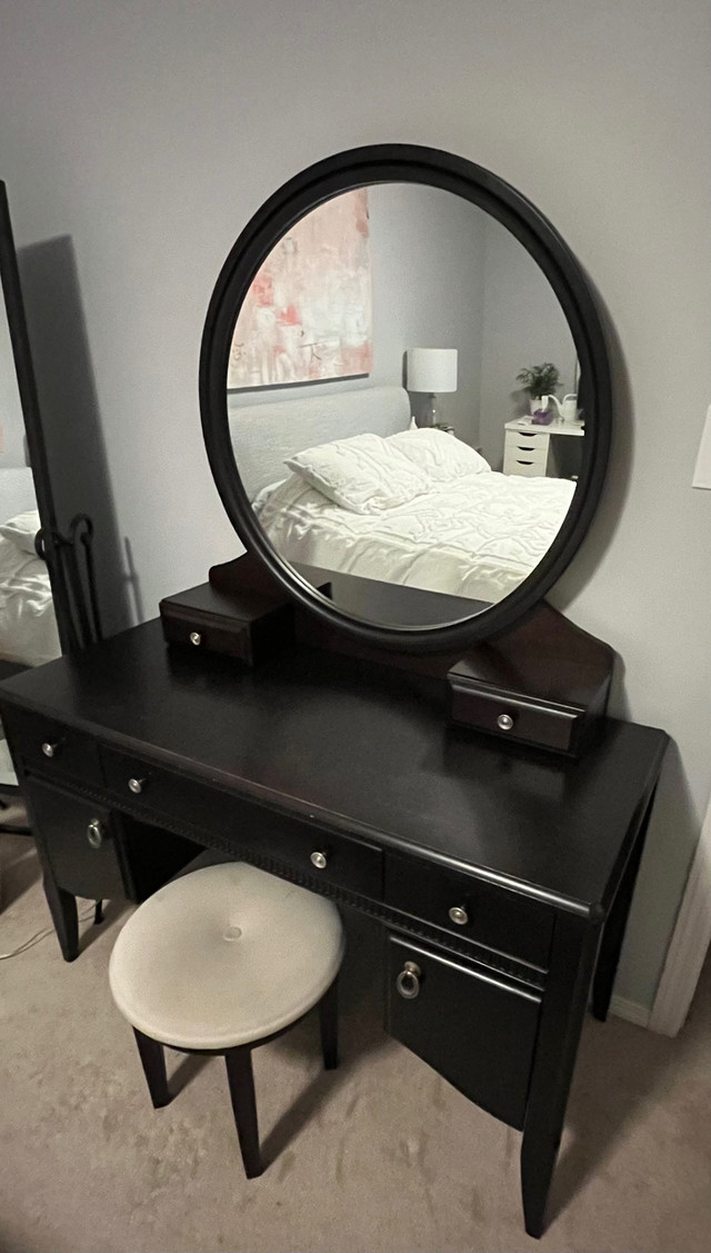 Makeup Vanity with mirror and stool in Other in St. Albert - Image 2