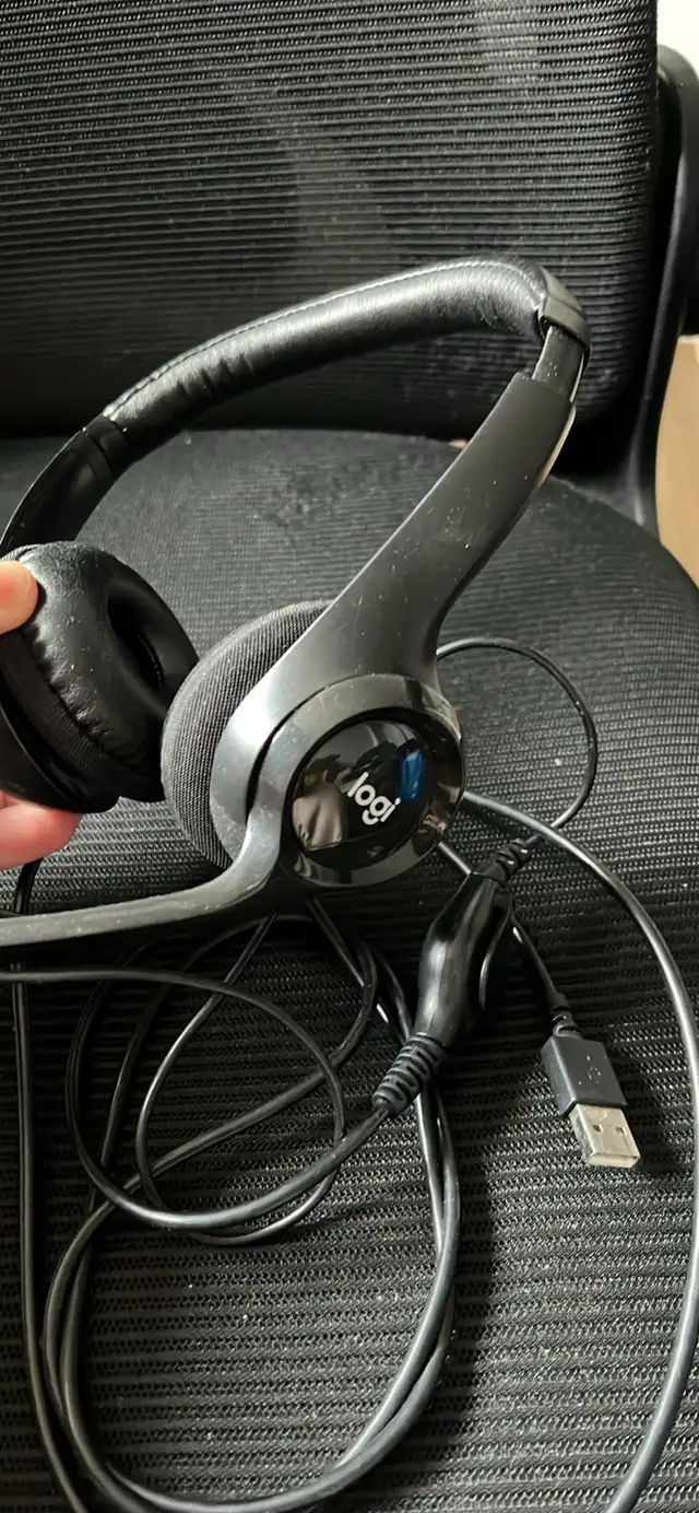 Logi headset in Speakers, Headsets & Mics in Markham / York Region - Image 2