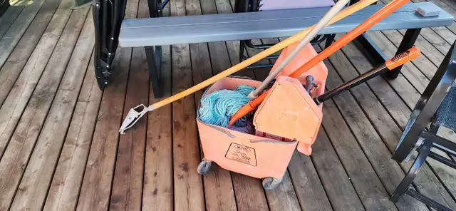 Ensemble vadrouille et seau in Other in Sherbrooke - Image 3