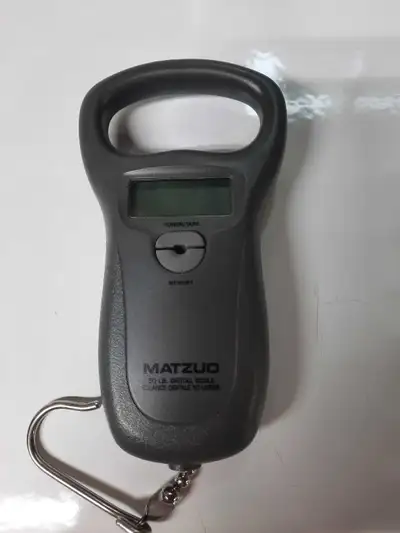 This Matzuo 50 lb digital scale is perfect for anglers needing to accurately weigh their catches or...
