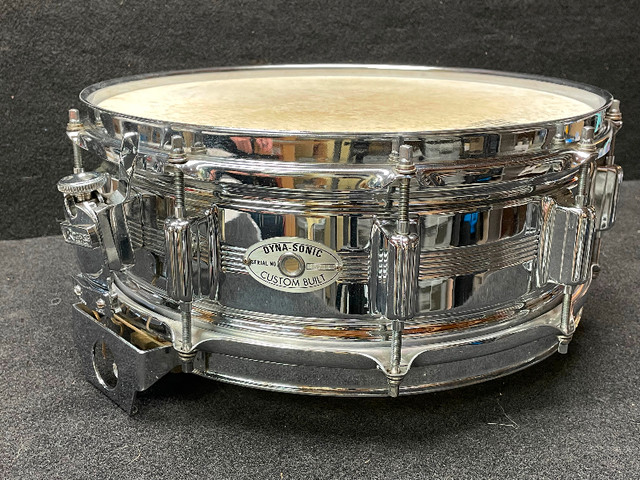 Snare vintage Rogers Dyna-sonic 5 lines  1967 - 1974 dans Percussions  à Trois-Rivières