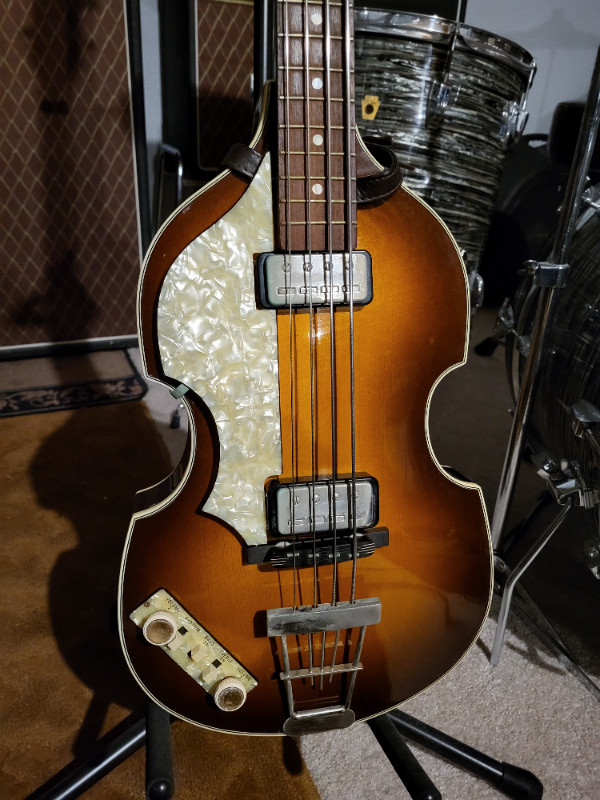Hofner 1962 500/1 Reissue Beatle Violin Bass Guitar, Left Handed in Guitars in Mississauga / Peel Region - Image 2