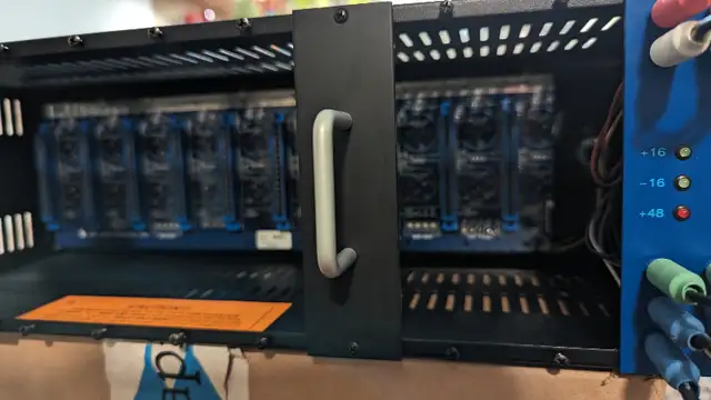 API 500 vpr 10 space rack with Stereo Link Mod. in Pro Audio & Recording Equipment in City of Toronto - Image 6