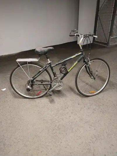 À vendre 2 vélos et un support 3 vélos pour auto, View more