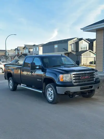2013 GMC Sierra 2500HD Crew Cab 4x4 6.0L Vortec Gas Engine Active status Runs and drives good Power...