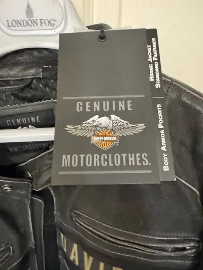BNWT Full leather riding jacket. Triple vent system.
