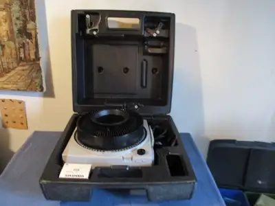VINTAGE KODAK EKTAGRAPIC CAROUSEL SLIDE PROJECTOR-1960/70'S, View more