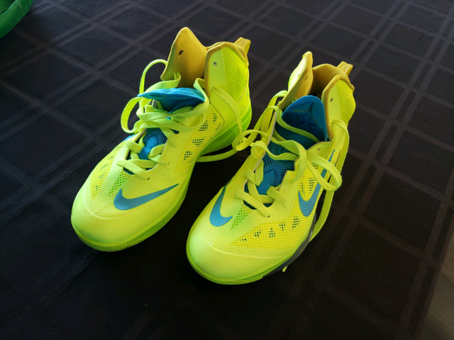 NIKE HYPERQUICKNESS BASKETBALL SHOES  in Women's - Shoes in St. Catharines - Image 2