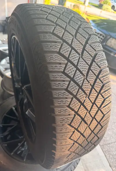 Set of 4 Continental VikingContact tires **TIRES ONLY, NO RIMS** Size: 225/60R18 Tires are in in gre...