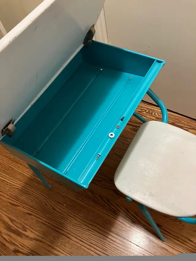 Vintage School Desk in Desks in Winnipeg - Image 3