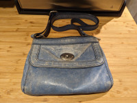 Fossil Crossbody bag. Vintage leather blue