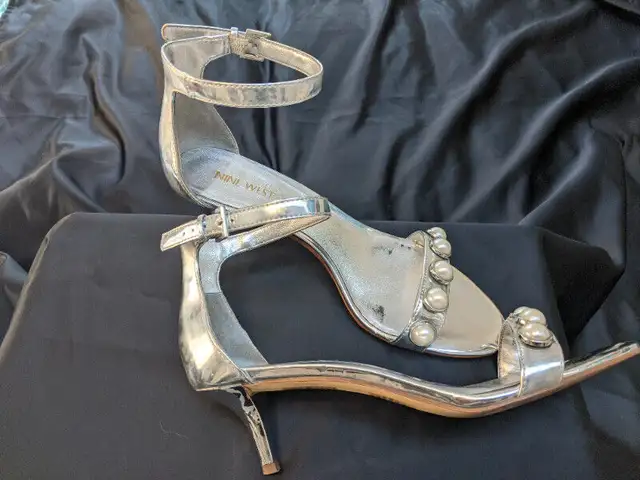 Nine West silver shoes