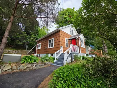 Pet friendly 3 bed 2 bath central Dartmouth