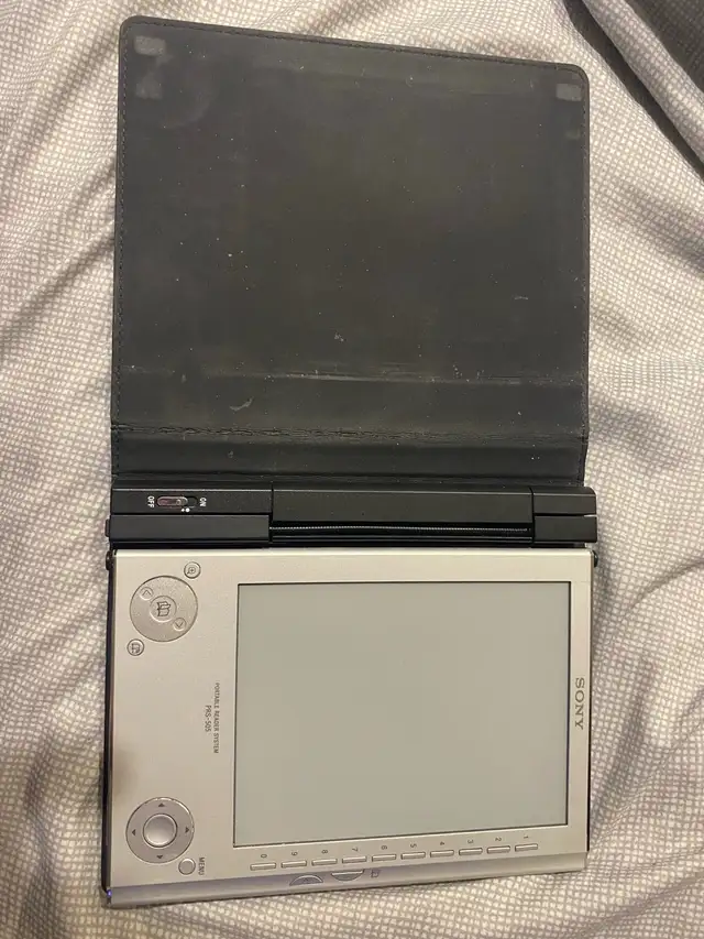 SONY PRS 505 Portable Reader AS IS  in General Electronics in Oakville / Halton Region - Image 4