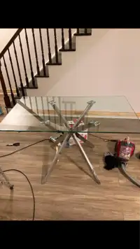 Table kitchen in glass with chrome base