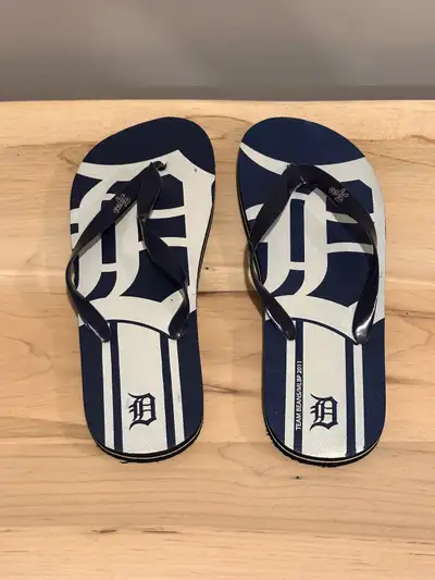 *NEW* Detroit Tigers flip flops, View more