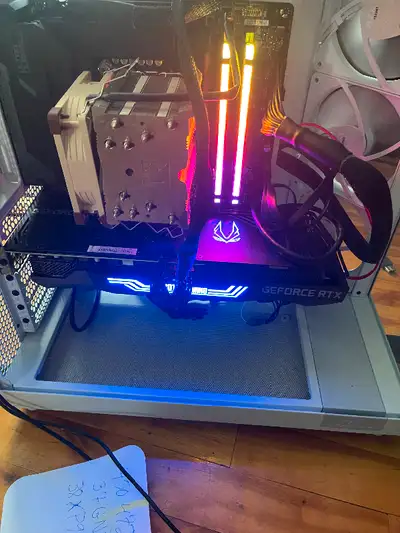 Graphic card rtx 3070ti zotac gaming en bonne condition demande 400$ non négociable