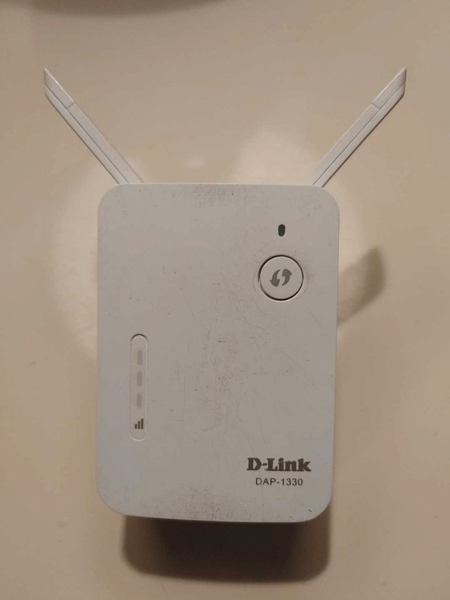 Dlink Wifi Extender  in General Electronics in La Ronge - Image 4