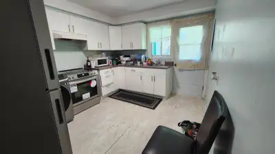 5 ½ bien éclairé à Ahuntsic à louer, 3 chambres fermées, 2e étage d'un duplex, balcon arrière, sorti...