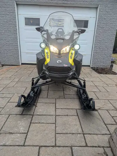Ski-Doo Expédition LE 900 ACE – 2020 Kilométrage : 17 147 km Heures : 467,3 h Motoneige bien entrete...