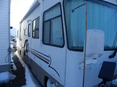 33 ft. Thor Infinity motor home only 34,000 miles only selling because of illness. Fully equipped, h...