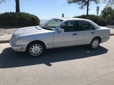 1998 Mercedes Benz E320 Collector Plates! Like New