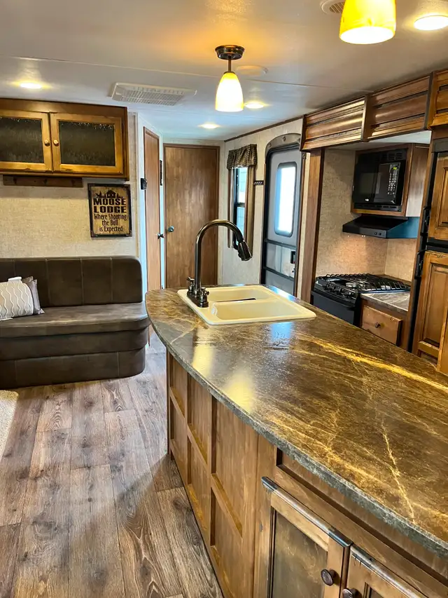 2015 Keystone Sprinter 322bhs in Travel Trailers & Campers in Quesnel - Image 6