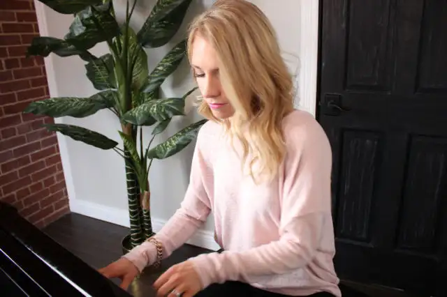 Piano Lessons504016697757552644