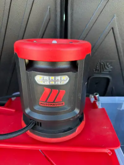 MotoMaster 12V Mighty Quiet Air Compressor/Tire Inflator A powerful air compressor for car