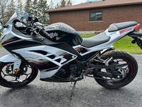 2014 Ninja 300 SE ABS     ONLY 2000KM Reduced