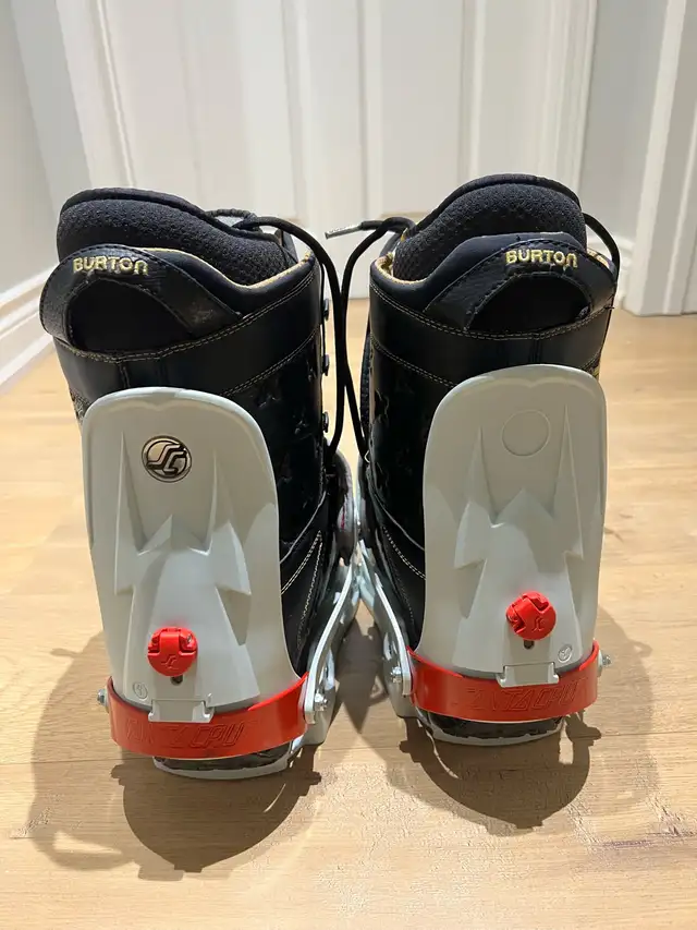 Burton Shaun White Snowboard Boots with Santa Cruz Bindings in Snowboard in Oakville / Halton Region - Image 3