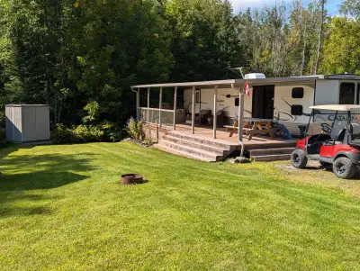 Amazing condition trailer in an awesome park, located at Bear Ridge in Coehill on Lake Wollaston. Mo...