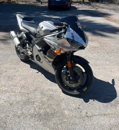 2004 Yamaha R6 with 40k Km on it. Beautiful bike in great shape runs and drives no problems. I’ve re...