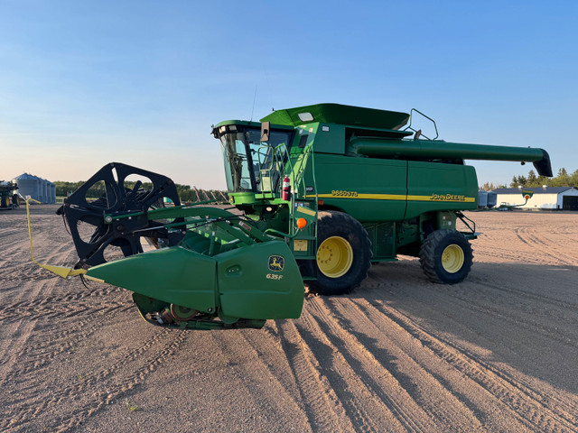 2006 John Deere 9660 and 635f header in Farming Equipment in Saskatoon - Image 4