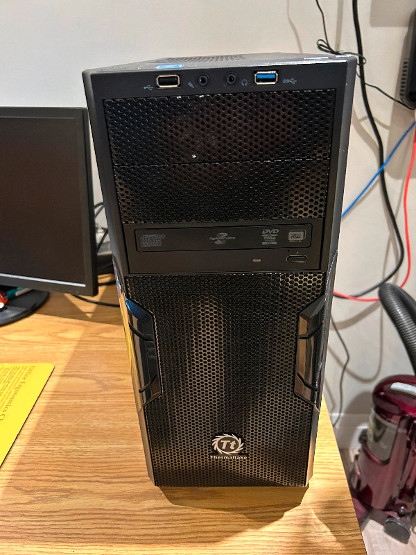 Thermaltake Mid Tower Computer with Intel I5-7500 Processor in Desktop Computers in Sudbury