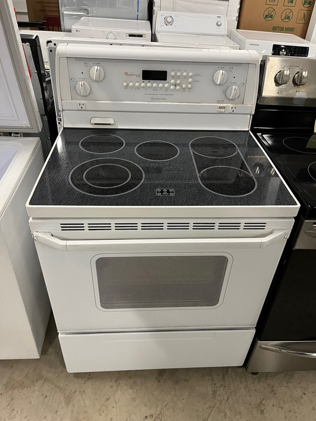 Whirlpool glass top stove electric  in Stoves, Ovens & Ranges in Stratford