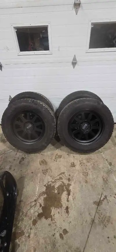 20x9 0 offset black rhino forged rims with sensors LT275/65R20 10ply tires made in 2024 90% tread of...