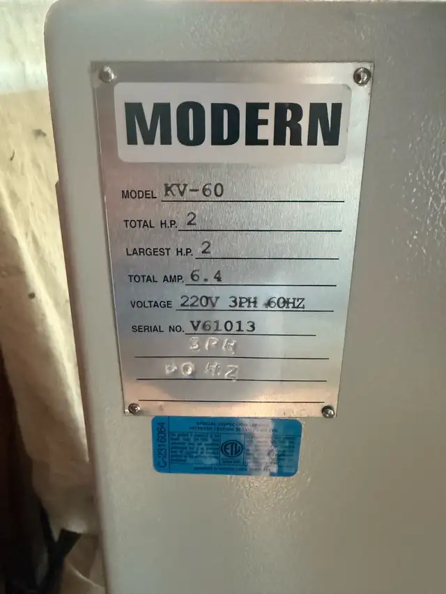 kv60 upright metal cutting bandsaw  in Power Tools in Calgary - Image 5