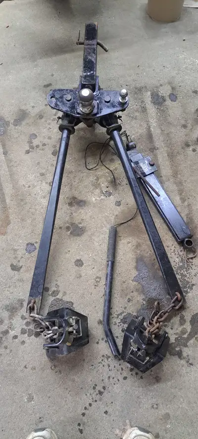 RV PRO 800 10000 lb hitch includes 1 anti sway bar. Has all the hookups needed. Comes with 2 5/16 Ba...